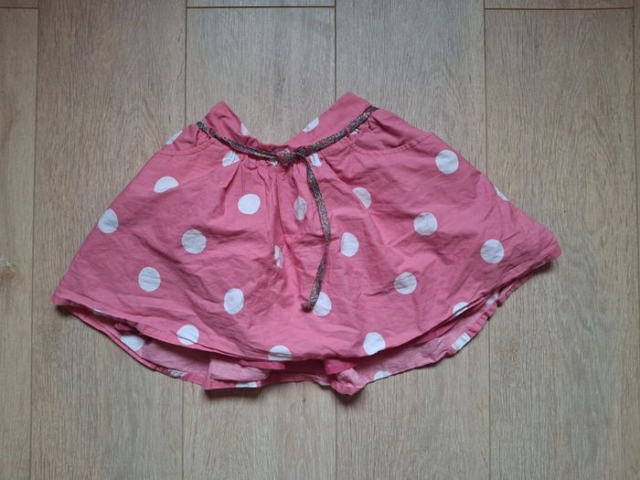 Jupe rose à pois blancs