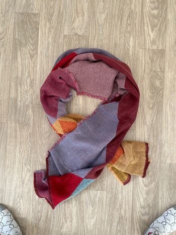 Écharpe multicolore cache cache