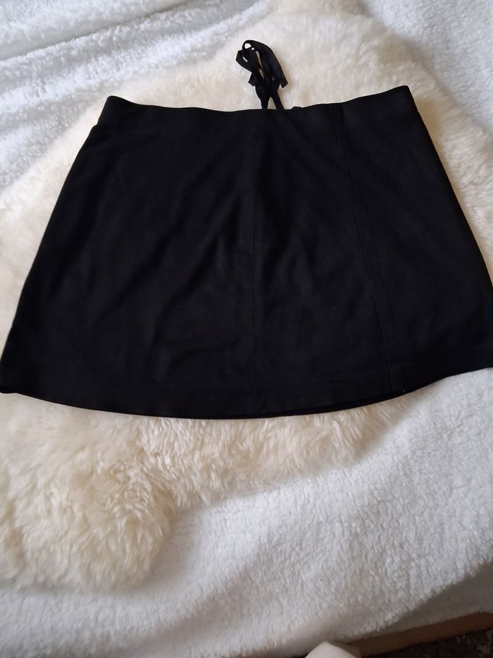 Jolie mini-jupe noir Zara taille 40 - photo numéro 4