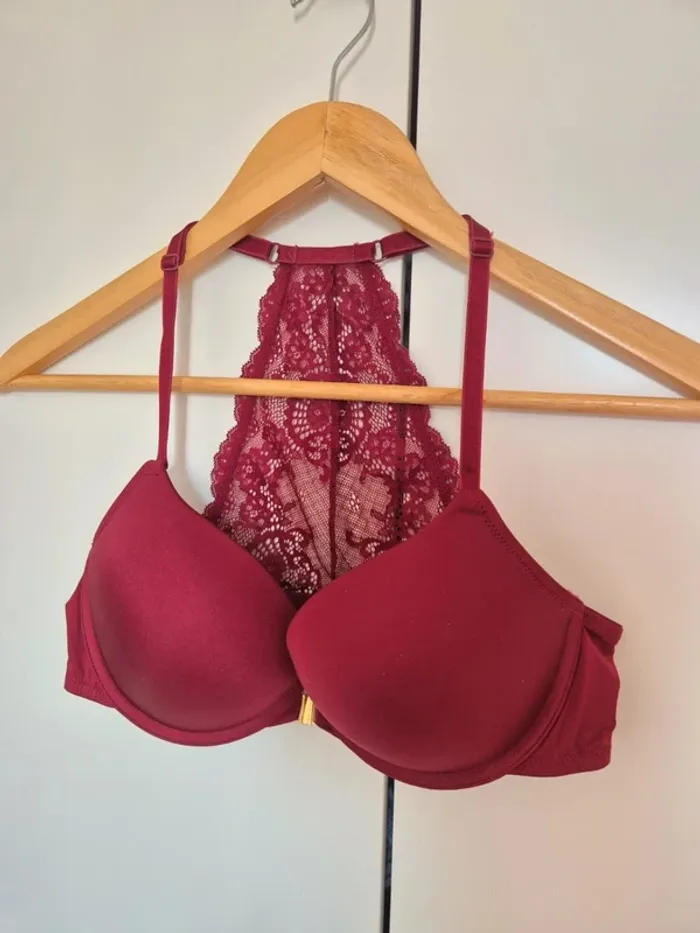 Soutien-gorge en dentelle bordeaux H&M 
Taille française 95B eur 80B - photo numéro 2