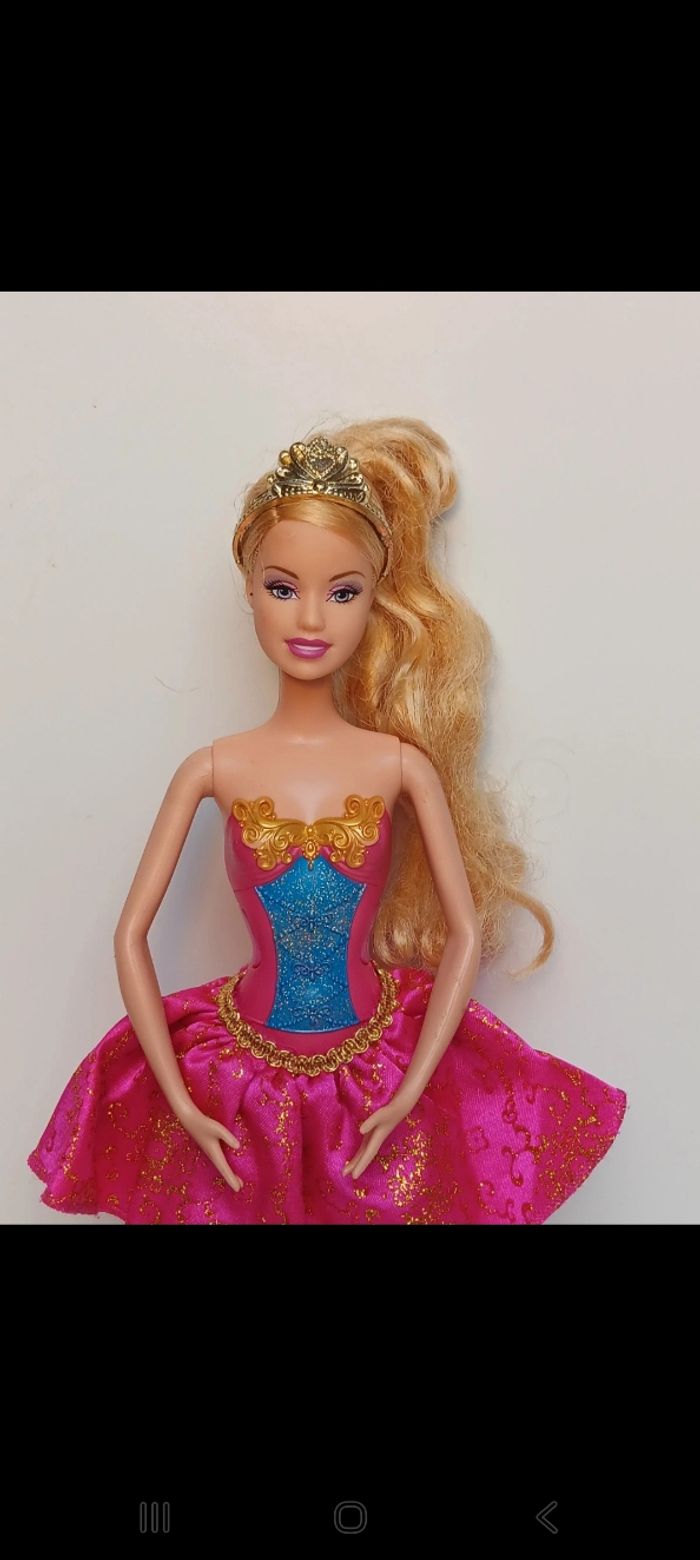 Poupée mattel barbie ballerine féerique Twinkle Toes 
Poupée et ensemble compris - photo numéro 4