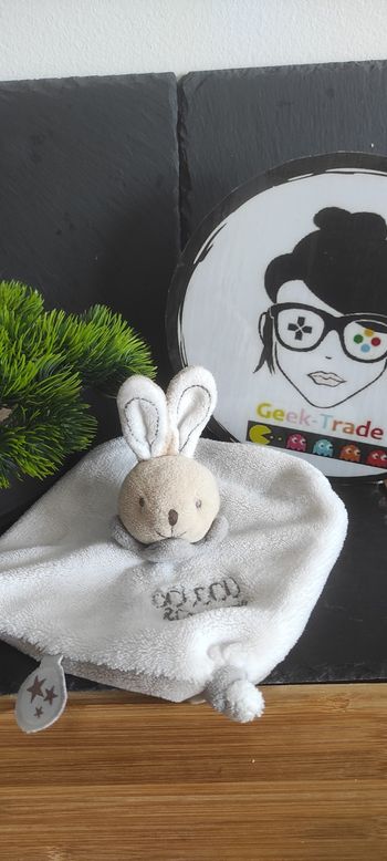 Lapin doudou et compagnie blanc gris beige Les acidulés carré plat gris dc3385