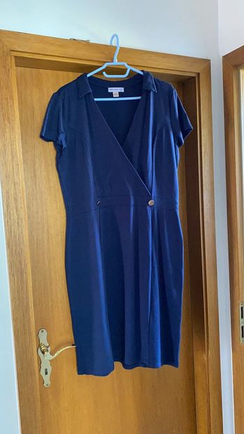 Robe marine chic décolletée