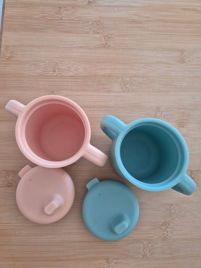 2 verres à bec BÉABA en silicone rose et bleu parfait état - photo numéro 3