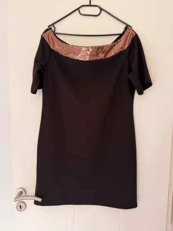Robe noire à sequin champagne