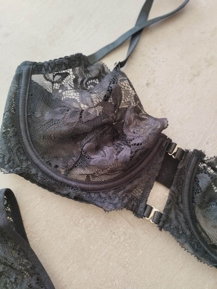 Ensemble noir soutien gorge / culotte - photo numéro 3