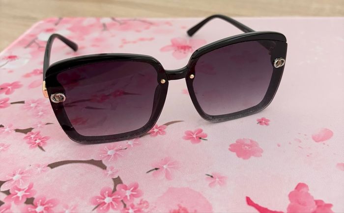 Lunettes noires Shein - photo numéro 2