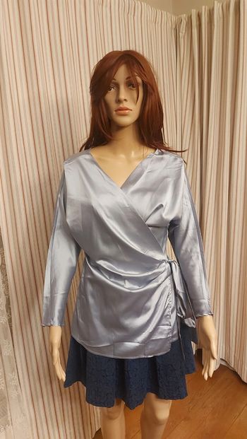 Blouse Vonda t M neuve avec etiquette