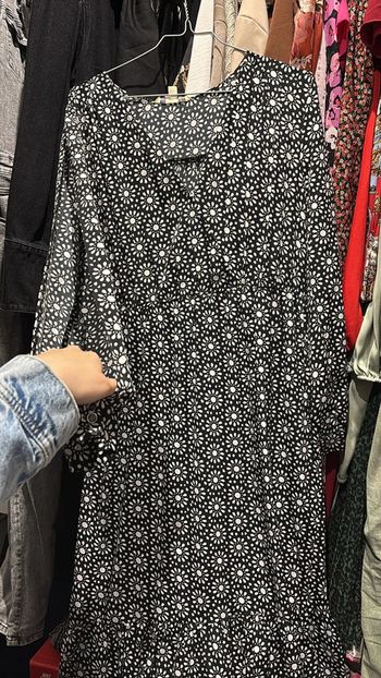 Robe longue fleurie ouvertures sur les bras