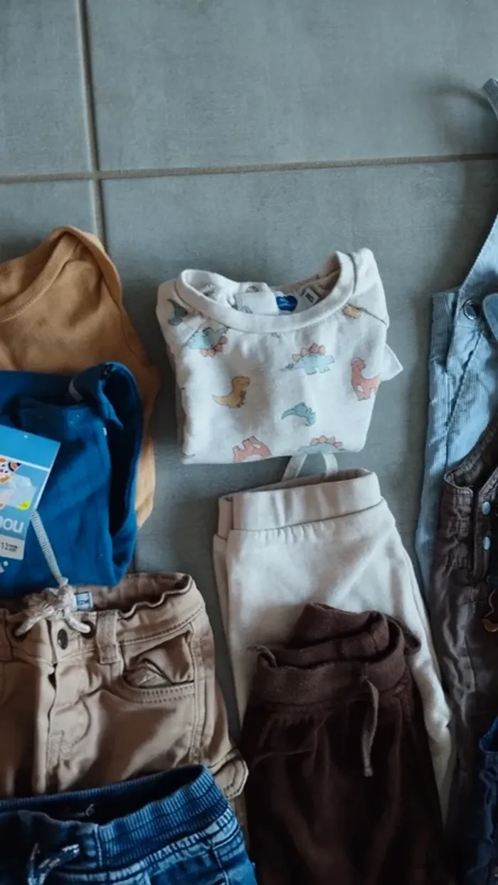 Lot de 11 vêtements garçon taille 12 mois - photo numéro 5