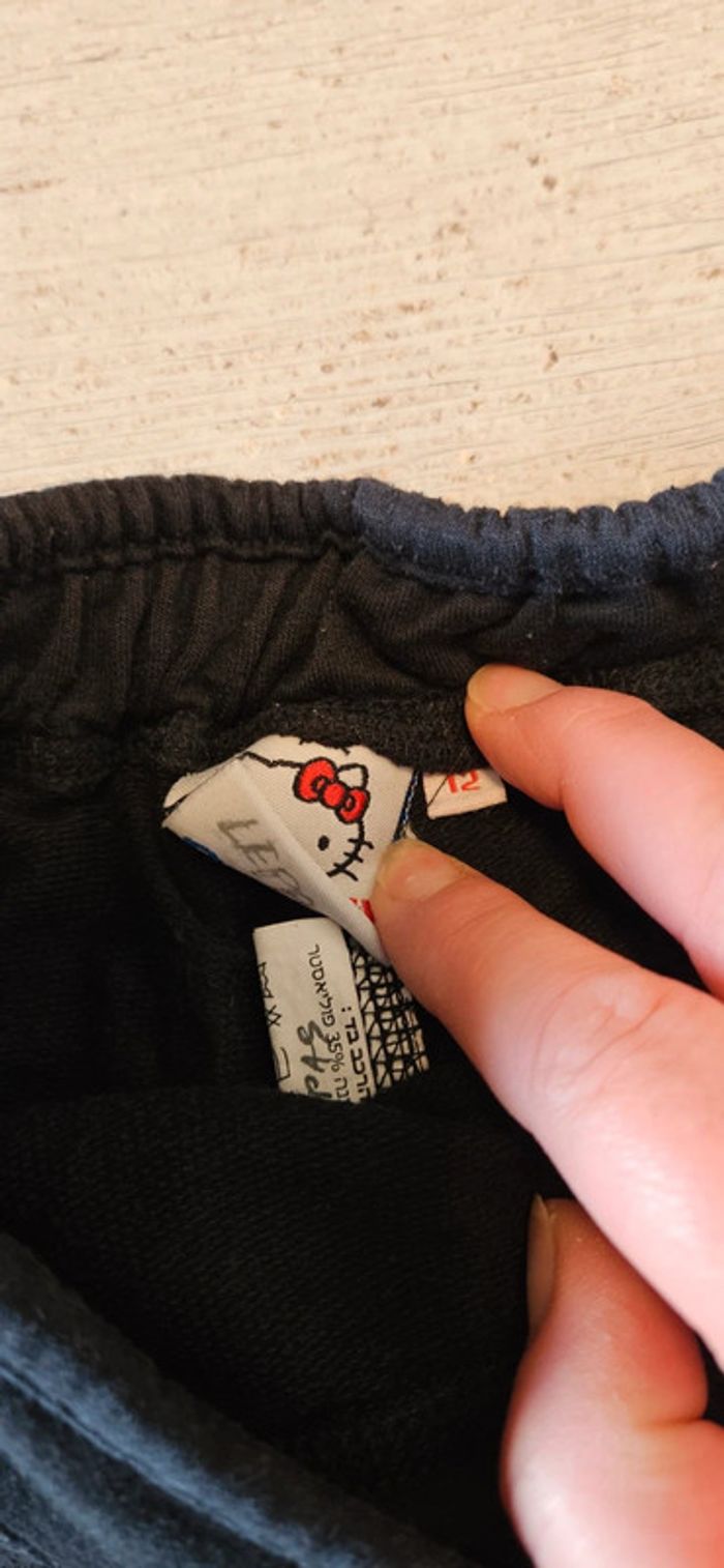 Short fille noir, Hello Kitty, en excellent état, convient pour du 6 à 8 ans - photo numéro 4