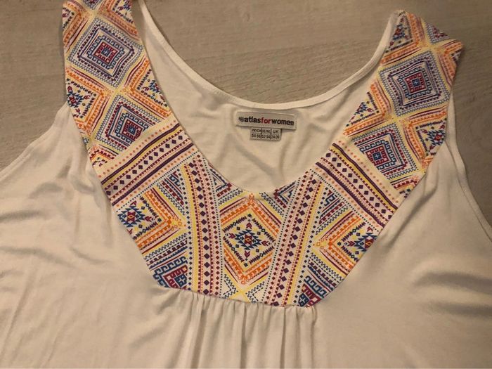 Blouse blanche et imprimée sans manches « atlas for Women » T54/56 NEUVE - photo numéro 4