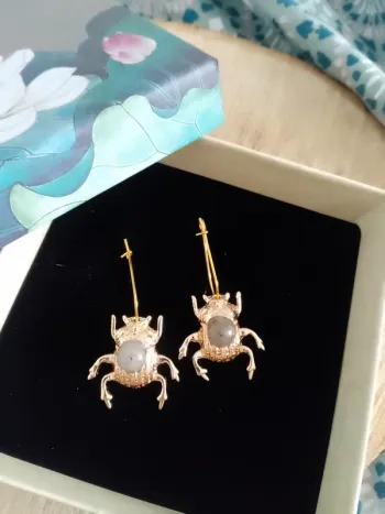 Boucles d'oreilles bohèmes scarabées pierres de labradorite