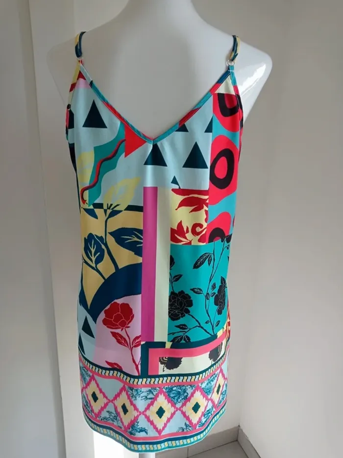 Robe d'été colorée imprimé fantaisie rose et feuilles fines bretelles - photo numéro 4