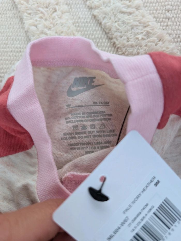 Grenouillère courte 9 mois Nike neuf - photo numéro 4