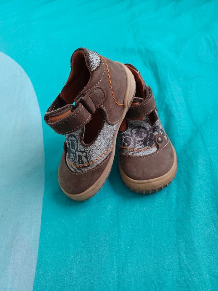 Chaussures garçon taille 22 - photo numéro 5