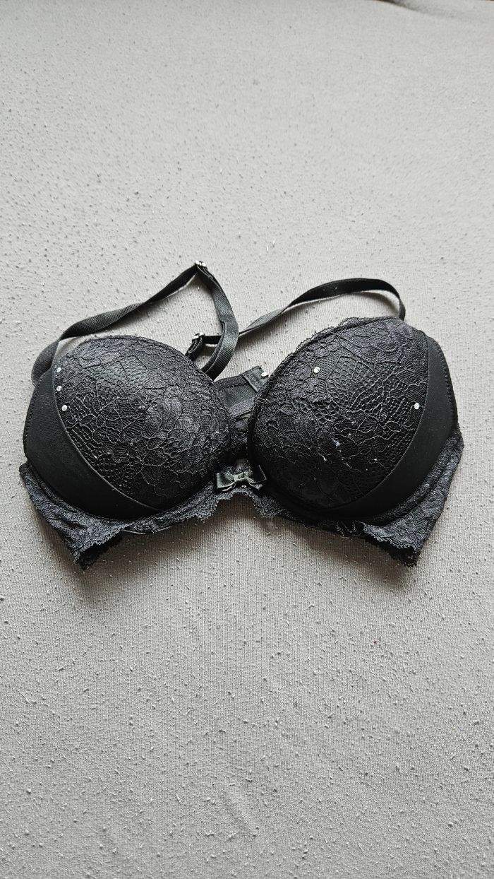 Soutien gorge noir push up 90B très bon état - photo numéro 2