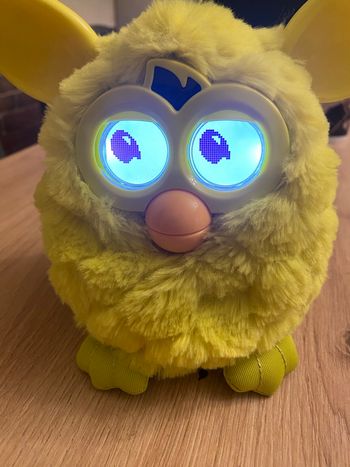 Furby jaune