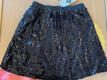Jupe à sequins pour les fêtes 9 10 ans neuve