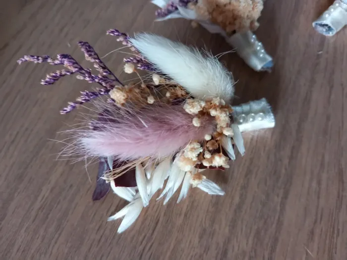 Barrettes / boutonnieres en fleurs sechees - photo numéro 6