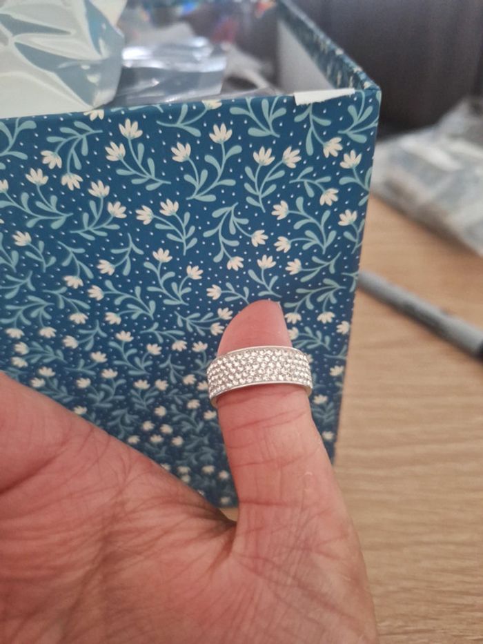 Bague en acier inoxydable avec 5 rangées de zircons - photo numéro 3