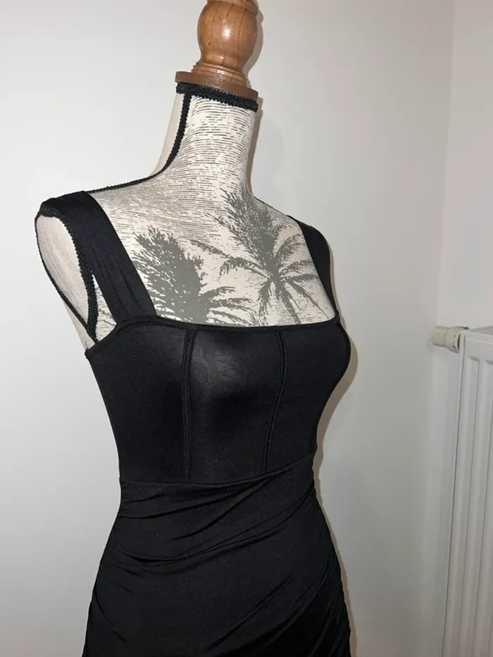 Robe noire - photo numéro 2