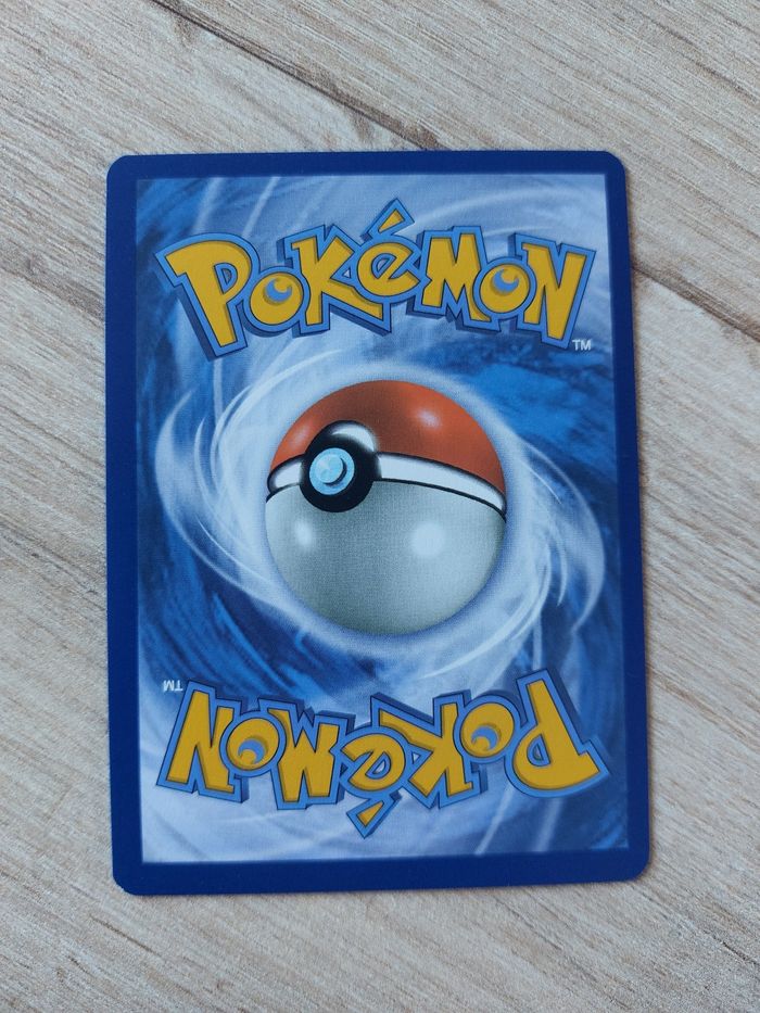 Carte pokemon Regirock V 104/202 Épée et bouclier - photo numéro 2