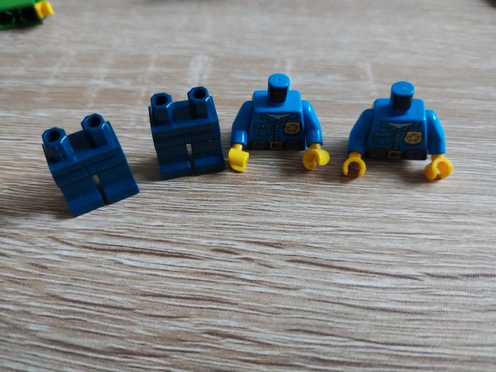 Lot 2 minifigs police lego city - photo numéro 4