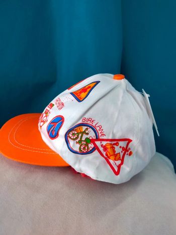 Casquette enfant blanche et orange – Motifs chats & panneaux