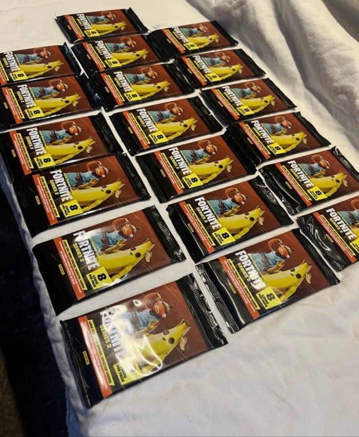 19 boosters FORTNITE SÉRIE 2 2020 Neufs scellés - photo numéro 2