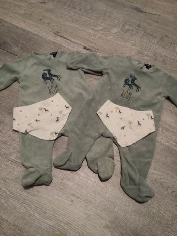 Lot pyjama et bavoir 3 mois