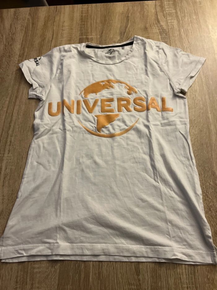 TEE shirt Universal