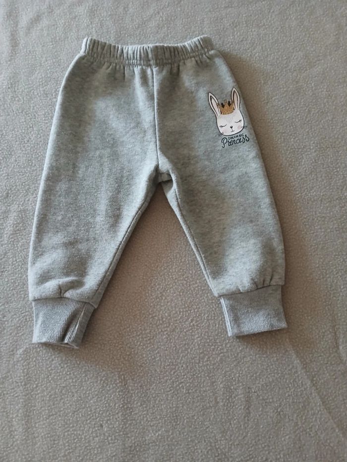 Lot joggings 9 mois - photo numéro 3