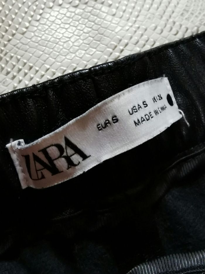 Pantalon carotte en simili cuir noir Zara T36 - photo numéro 9