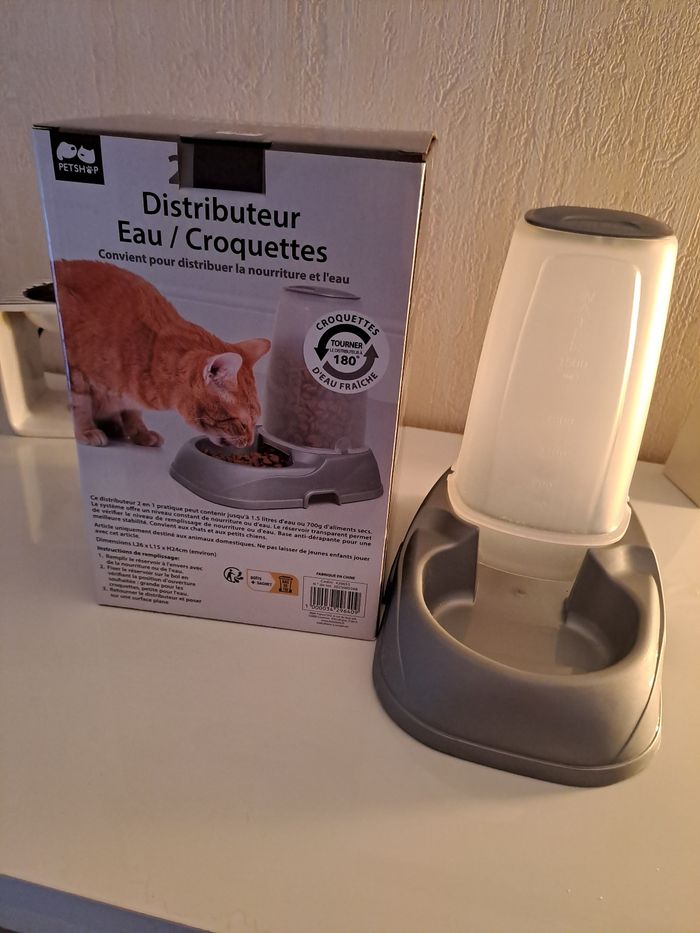 Distributeur eau/croquettes - photo numéro 3