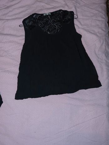 Top sans manches noir roses