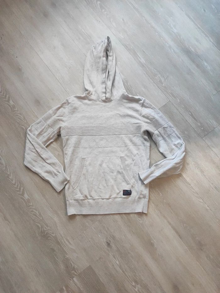 Pull a capuche avec poche centrale