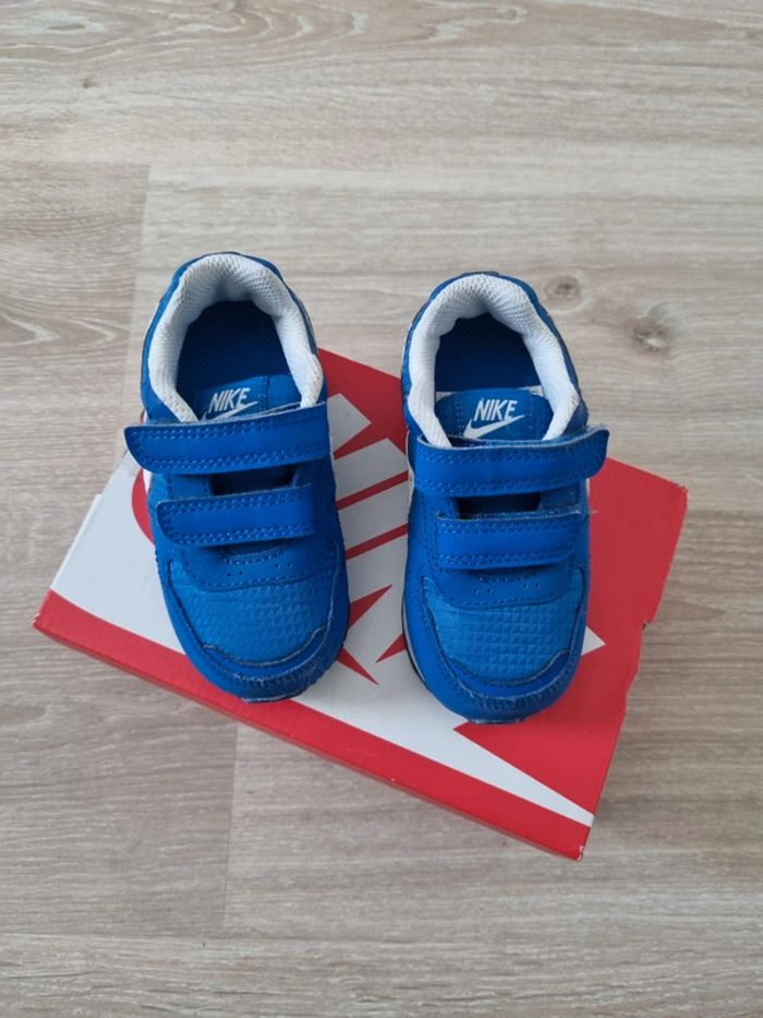 Baskets Nike 22 - photo numéro 2