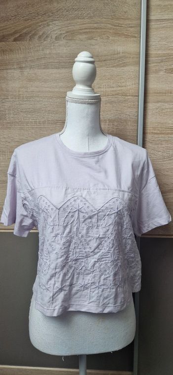 Tee-shirt court.