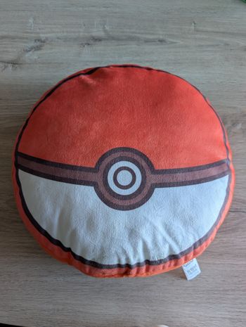 Coussin plat pokémon Pokéball 40 cm