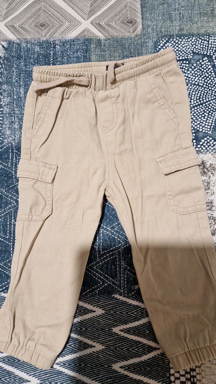 Lot de 4 pantalons garçon kiabi 18 mois
taille élastique réglable - photo numéro 2