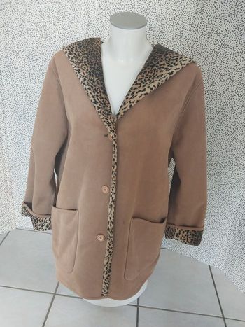 Manteau camel à capuche doublé léopard – suédine douce – T42/L – très bon état