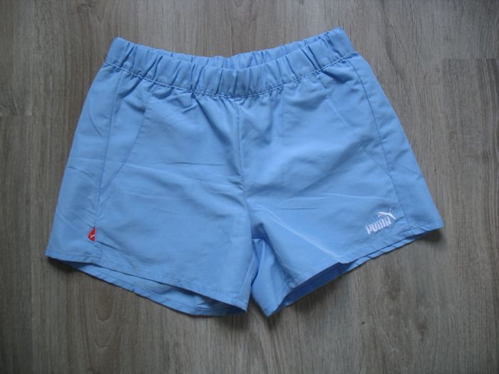 SHORT BLEU CIEL "PUMA" - TAILLE 36 - n°02 - photo numéro 2
