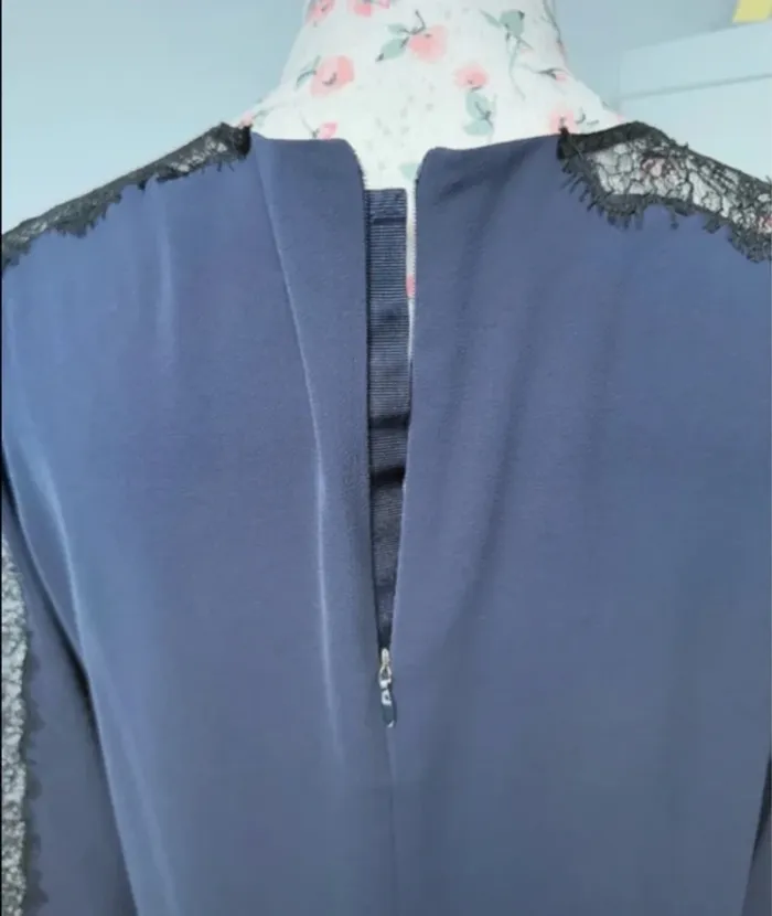 Blouse bleu marine et dentelle taille M ou 38 Zara - photo numéro 9
