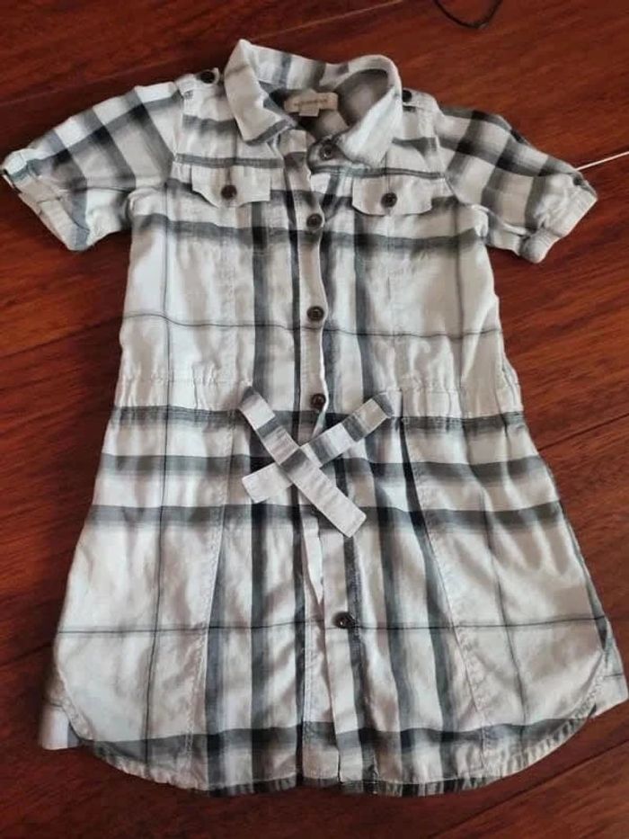 Belle robe Burberry 4 ans