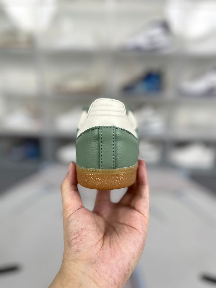 En stock : Baskets classiques ADIDAS ORIGINALS SAMBA OG. Un modèle plébiscité par les célébrités et - photo numéro 3