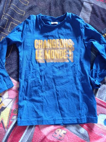 Tricot bleu tape a l oeil 6ans