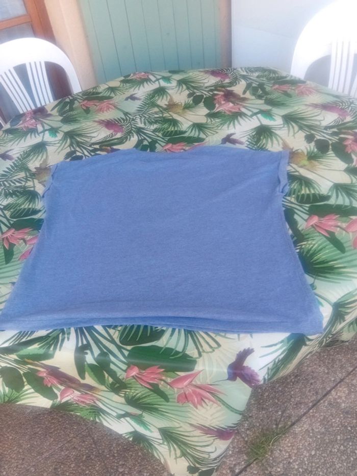 Tee shirt taille 42 - photo numéro 2