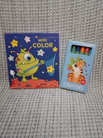 Mini-coloriage "Espace" + crayons de cire