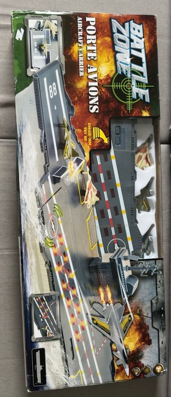 Grand Porte avion Battle Zone